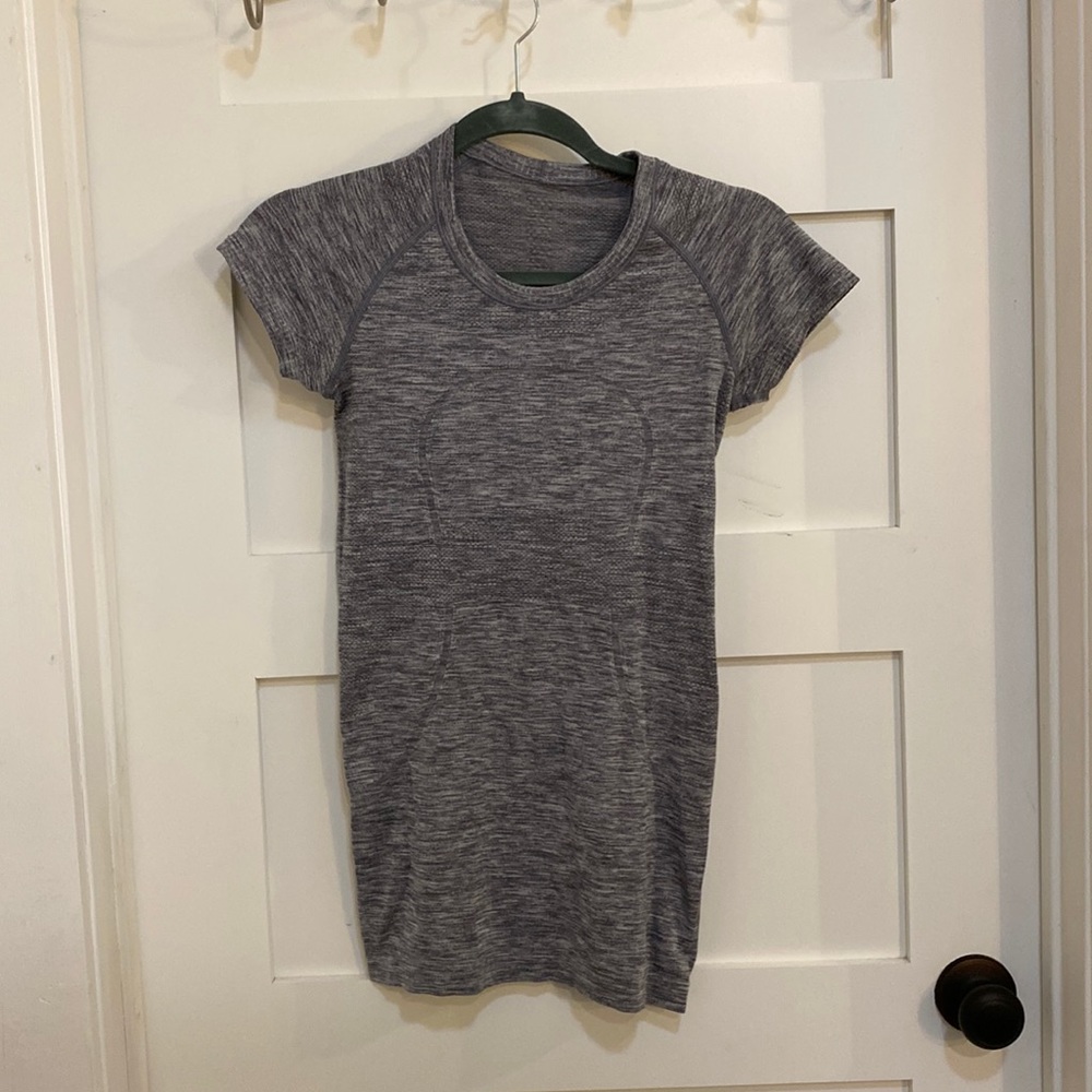 Lululemon workout top